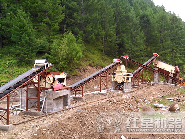 小型青石造沙机客户现场
